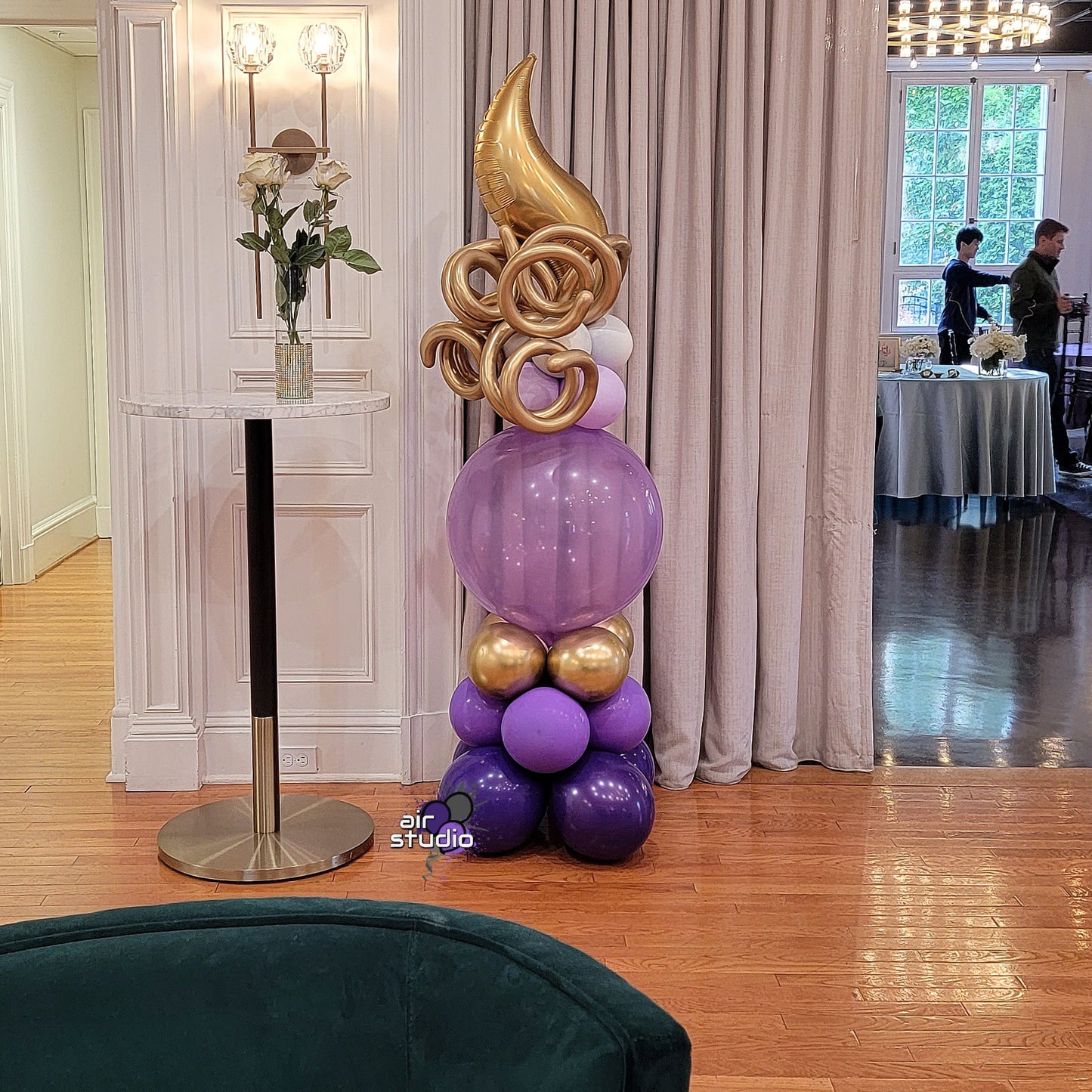 Balloon Bubble Column